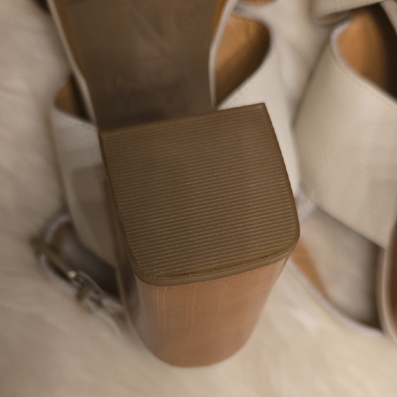 Crown Cream and Brown Heels with Cross-Strap Design - Picture 9 of 11